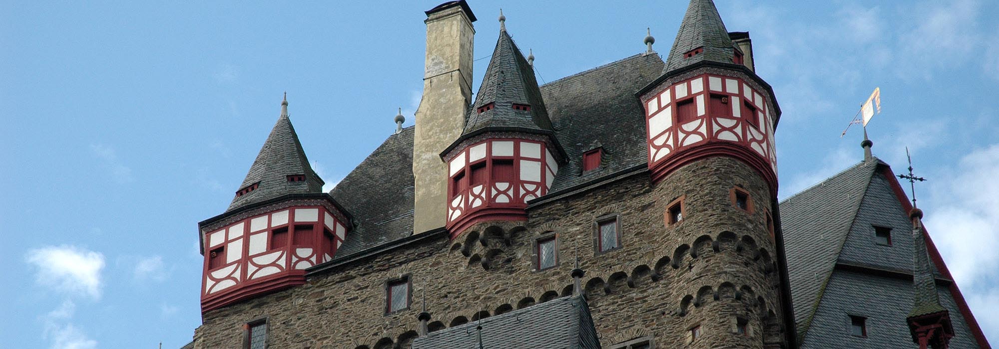 Burg Eltz über Moselkern Elzbach Mosel Wirschem