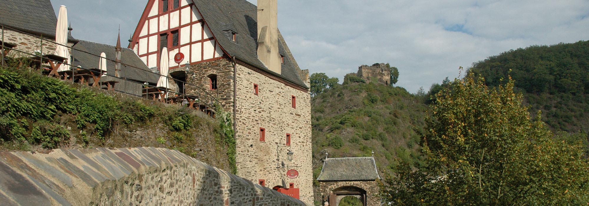 Burg Eltz über Moselkern Elzbach Mosel Wirschem