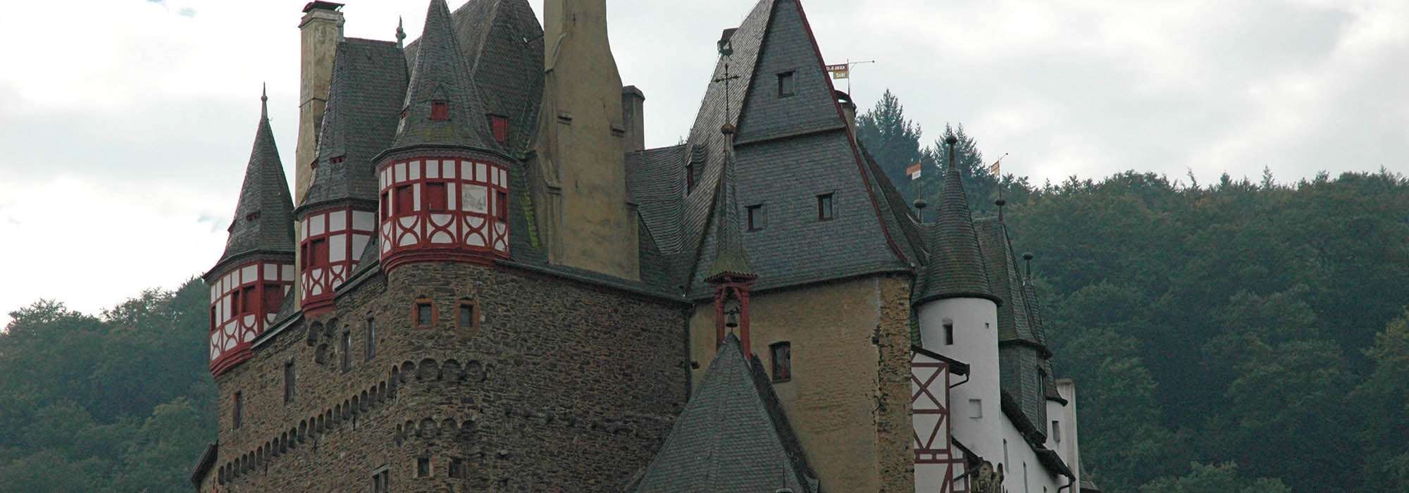Burg Eltz über Moselkern Elzbach Mosel Wirschem
