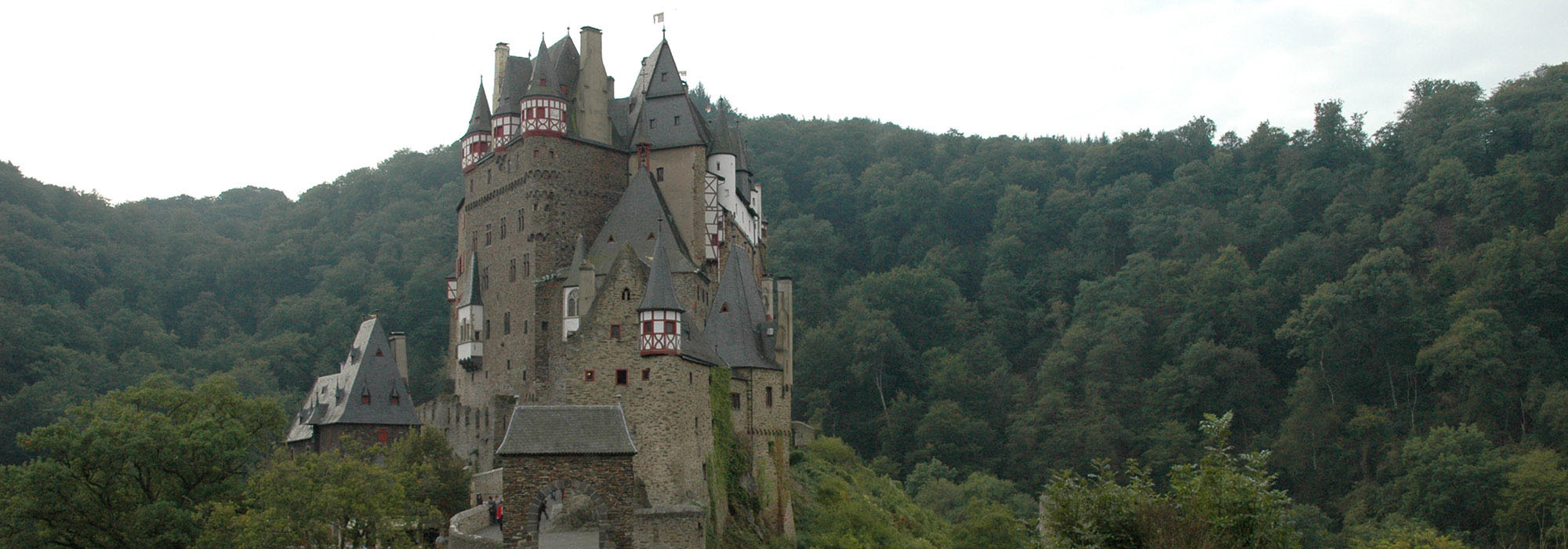 Burg Eltz über Moselkern Elzbach Mosel Wirschem