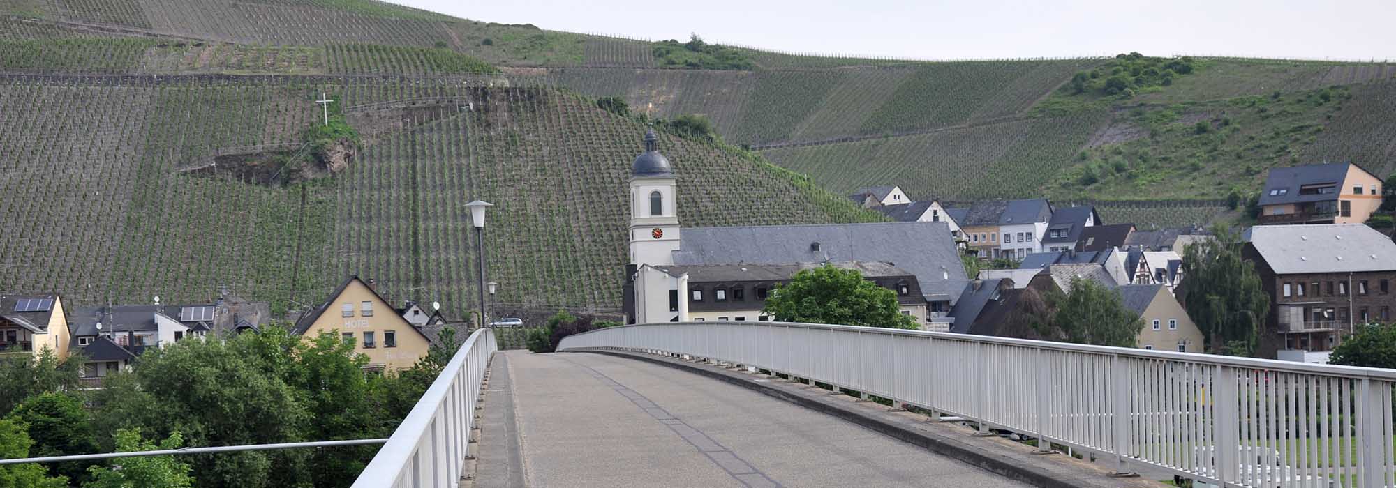 Kinheim-Kindel Mosel Brücke Kirche