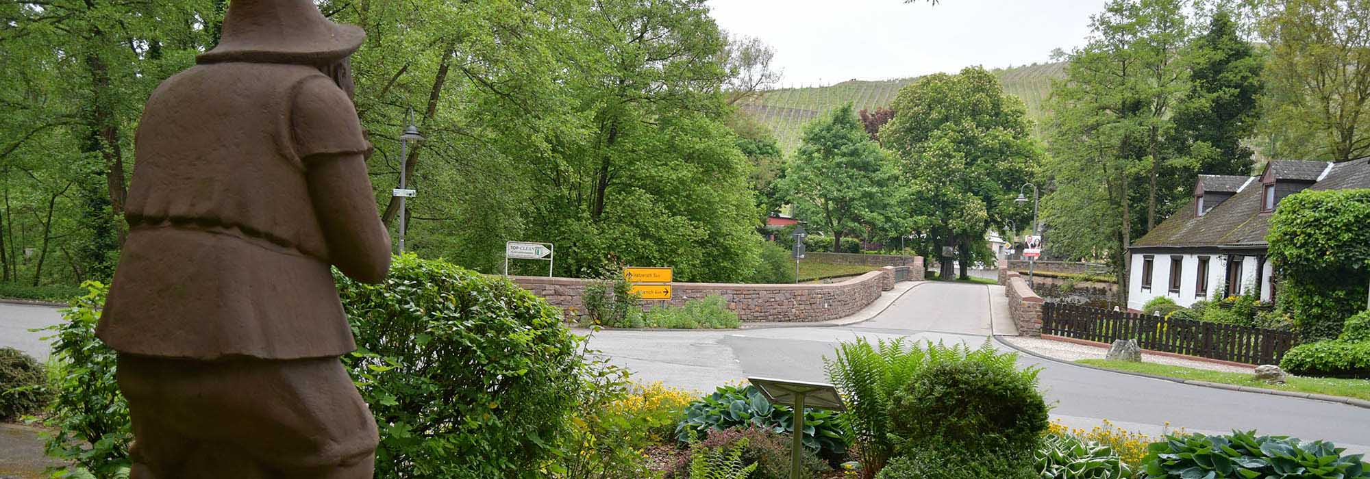 Klüsserath Mosel Statue