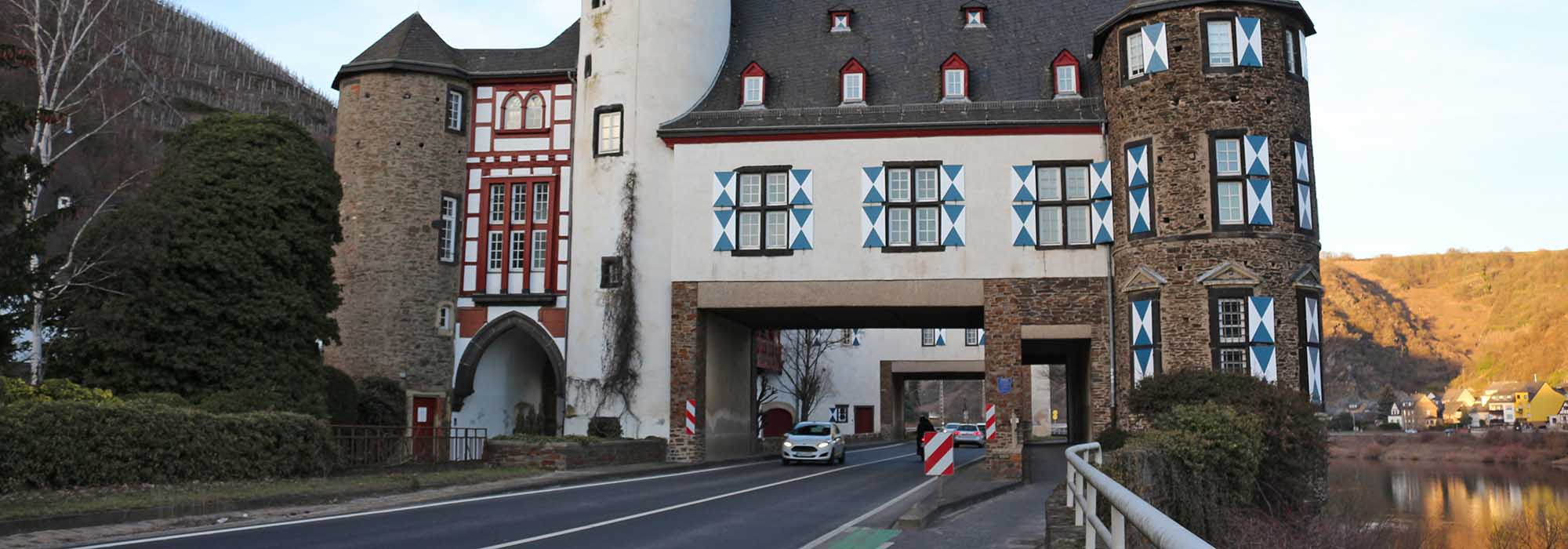 Kobern-Gondorf Mosel Schloss von der Leyen