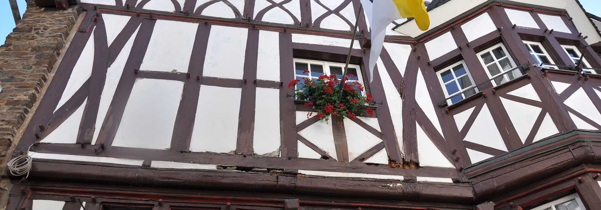 Moselkern Mosel Fachwerkhaus Burg Eltz